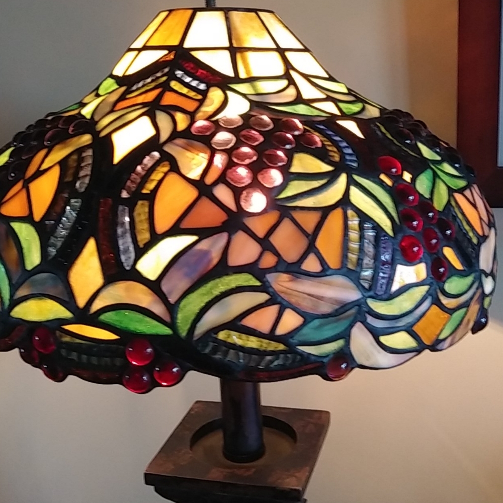 FINAL MARKDOWN Tiffany style stained glass shade - Picture 3 of 8